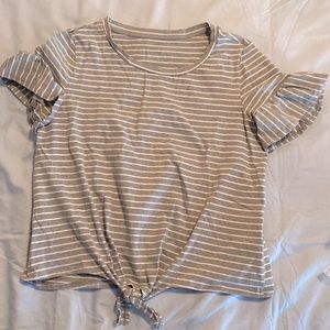 Super cute gray striped ruffle sleeves to size XL